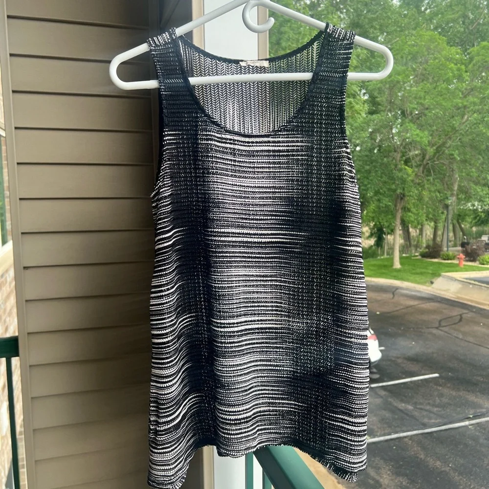 ✨🦓Mystree Black Sheer Textured Pleated Tank Top Size S Casual Summer Office Chic - Picture 3 of 8